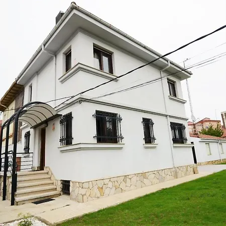 Housing Casa Con Jardin