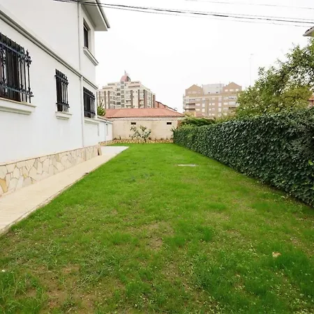 Housing Casa Con Jardin Ferienhaus *