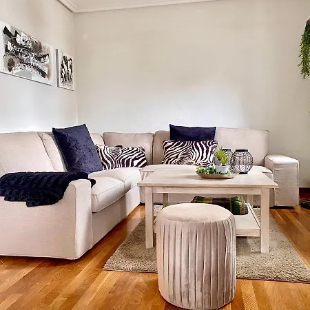 Housing Casa Con Jardin * לאון