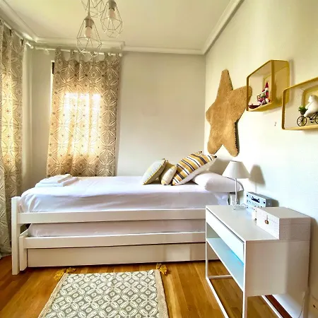 Housing Casa Con Jardin בית נופש לאון