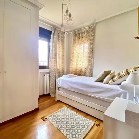 Housing Casa Con Jardin בית נופש לאון