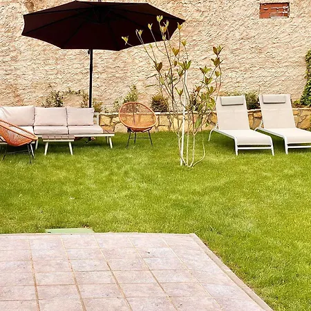 Housing Casa Con Jardin לאון