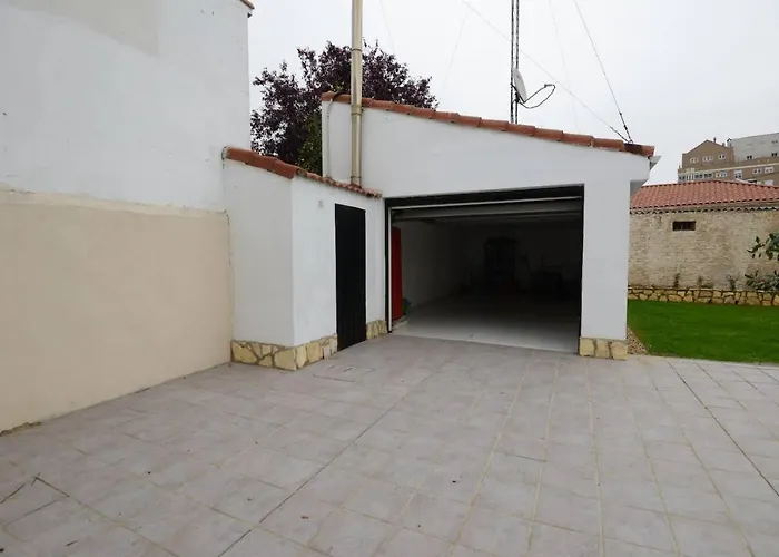 Housing Casa Con Jardin *