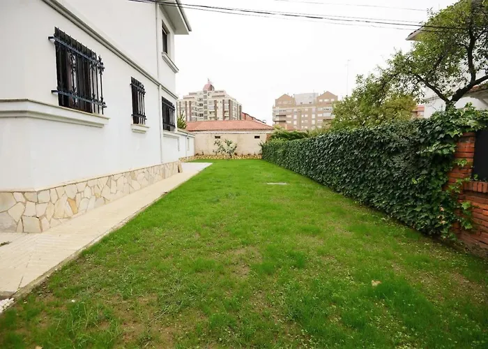 Housing Casa Con Jardin Feriehus *