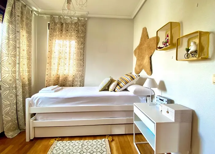 Housing Casa Con Jardin Feriehus León