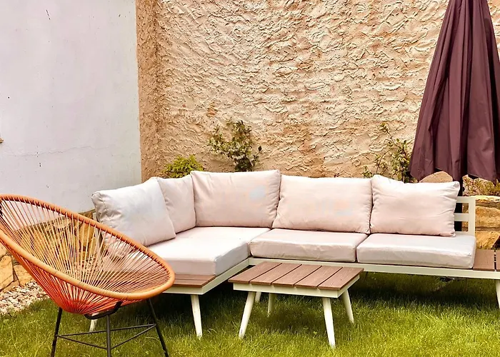 Housing Casa Con Jardin León