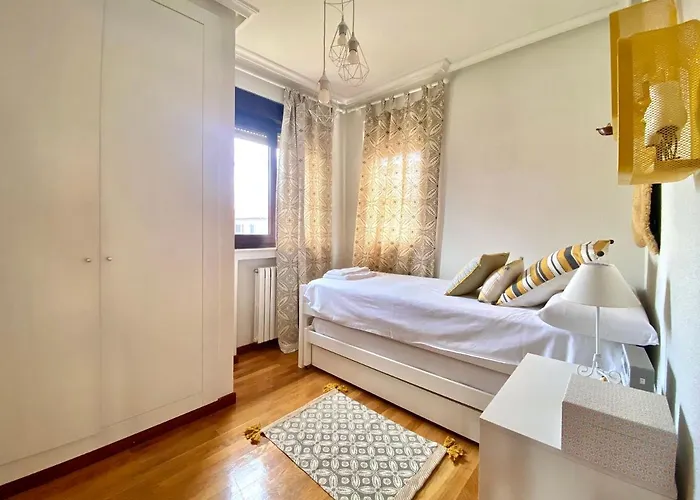 Housing Casa Con Jardin Feriehus León